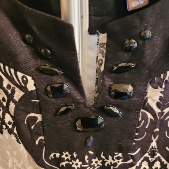 Jessica Black and Cream Dress - Picture 3 of 7